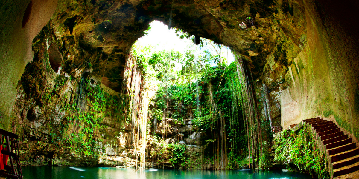 Imagen de un cenote en Mérida